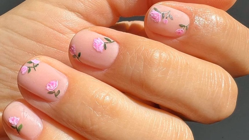 7 Minimalist '90s Nail Designs Making a Cool-Girl Comeback - 6. The Micro-Flower