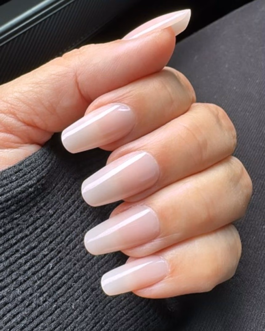 7 Minimalist '90s Nail Designs Making a Cool-Girl Comeback - 7. The Clear Coat